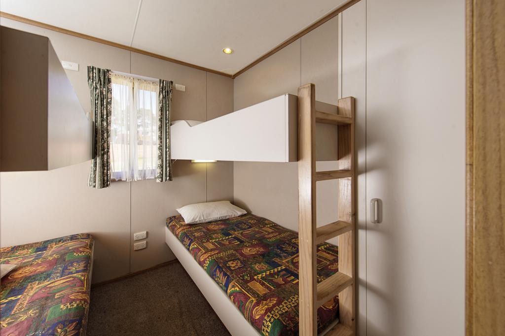 Rainbow Pines Tourist Caravan Park Адаминаби Экстерьер фото