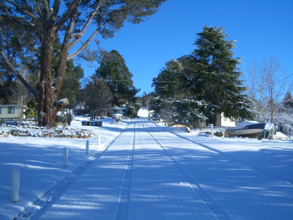 Rainbow Pines Tourist Caravan Park Адаминаби Экстерьер фото