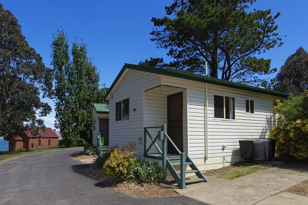 Rainbow Pines Tourist Caravan Park Адаминаби Экстерьер фото
